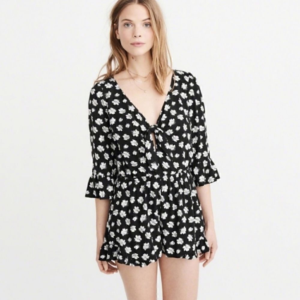 EC ABERCROMBIE & FITCH FLORAL ROMPER W/RUFFLES AND TIES IN THE MIDDLE SZ…